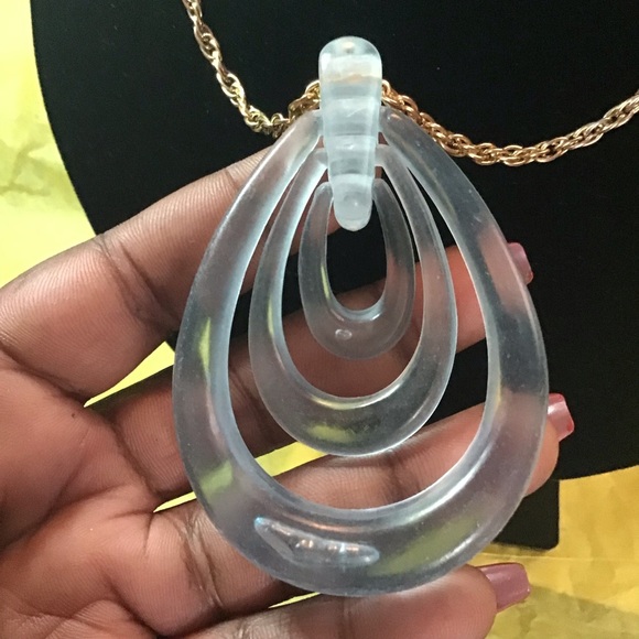 Gold tone necklace with icy blue 3 layered oval pendant - Picture 4 of 4